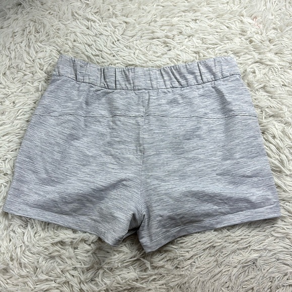 Lululemon On The Fly Short *2.5" Wee Are From Space Nimbus Battleship - Picture 4 of 7